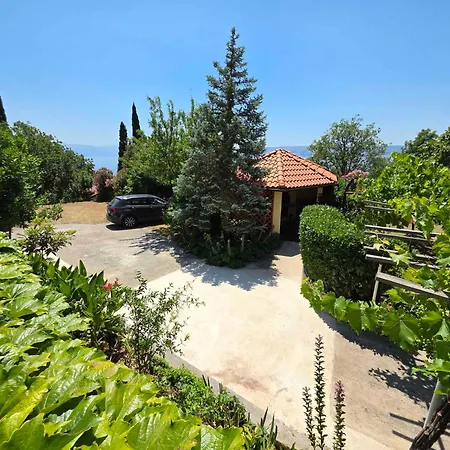 Apartman In 15477 *